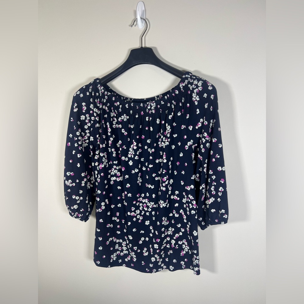 J JILL Convertible Shoulder Smocked Neck Top Blouse Navy Floral Size Large - Picture 4 of 8